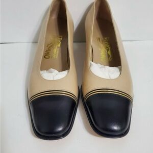 NWOB Salvatore Ferragamo Leather two toe kitten heel tan black